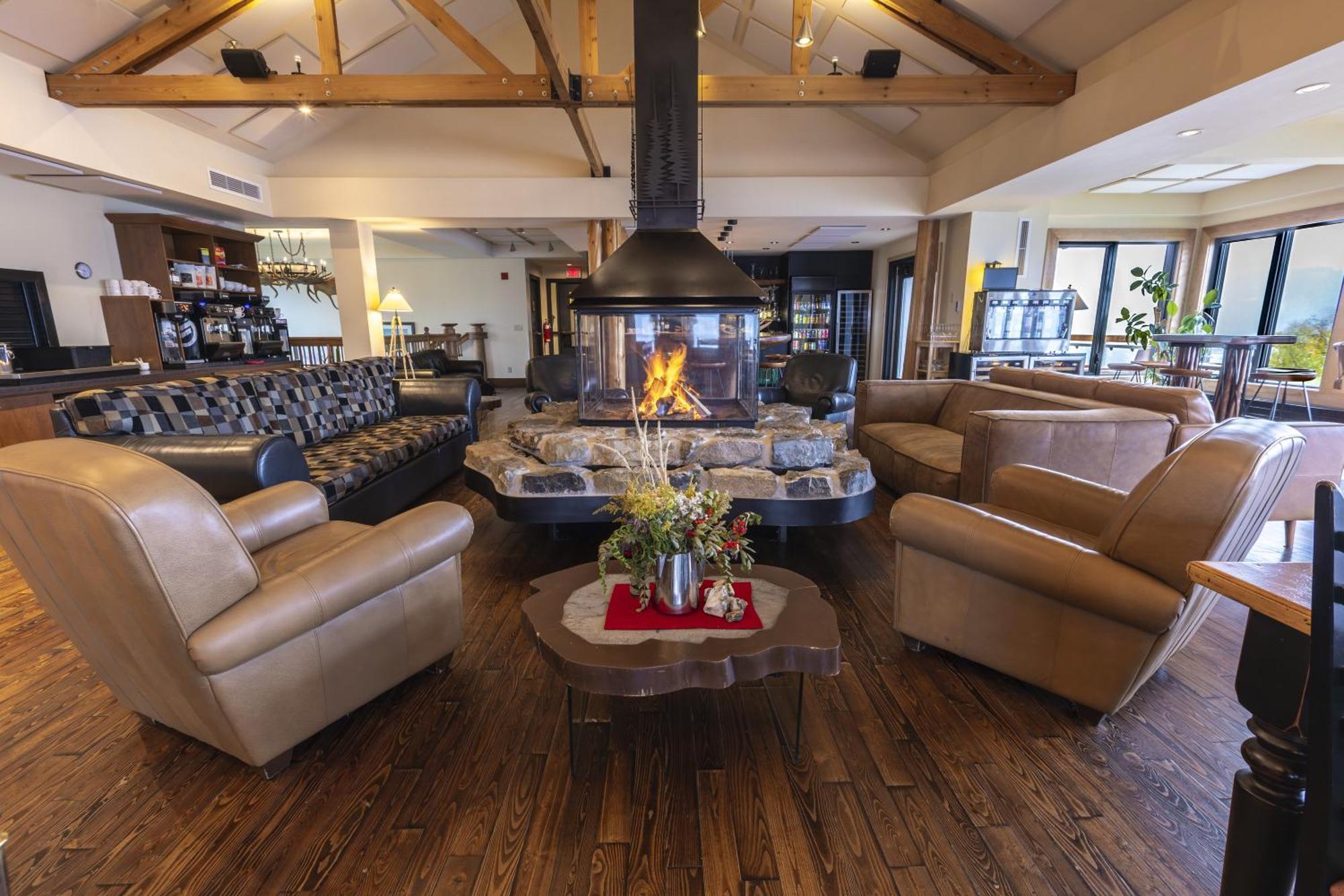 Auberge De Montagne Des Chic-Chocs Mountain Lodge - Sepaq Sainte Anne des Monts Ngoại thất bức ảnh